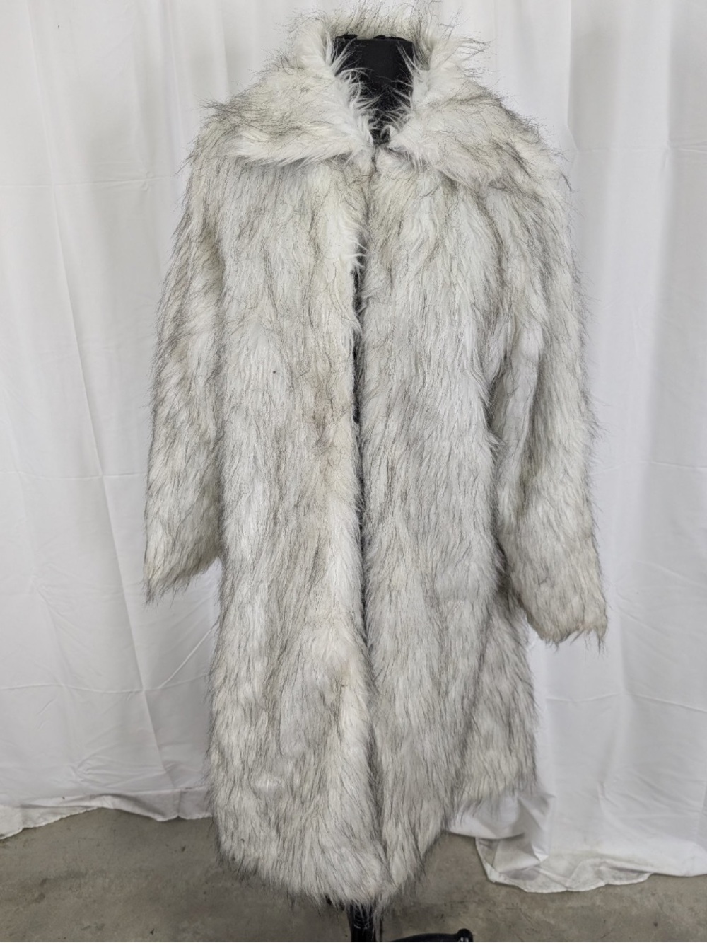 Women’s Long Faux Fur Coat White Gray Arctic Wolf Plush Winter Jacket Size L